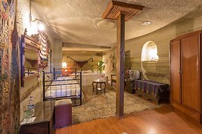 Oriental Cave Suites