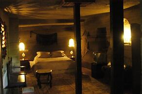 Oriental Cave Suites