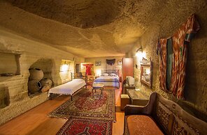 Oriental Cave Suites