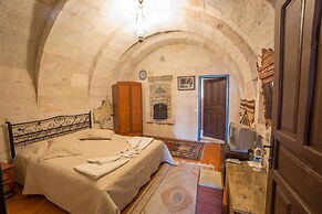 Oriental Cave Suites