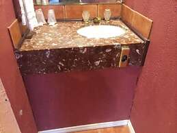 Pink Fountain Motor Inn