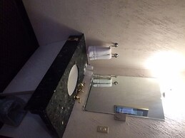 Pink Fountain Motor Inn