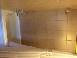 Pink Fountain Motor Inn