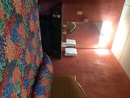 Pink Fountain Motor Inn