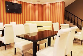 Pioneer Hotel Apartments