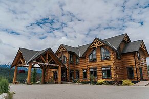Basecamp Lodge Golden