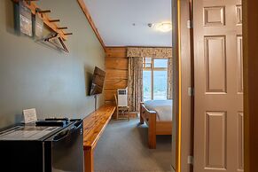 Basecamp Lodge Golden