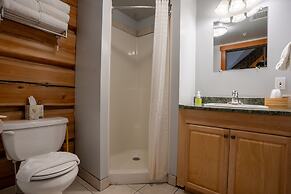 Basecamp Lodge Golden