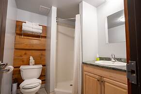 Basecamp Lodge Golden