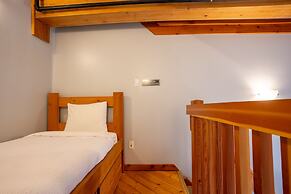 Basecamp Lodge Golden