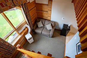 Basecamp Lodge Golden