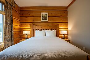 Basecamp Lodge Golden