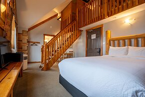 Basecamp Lodge Golden