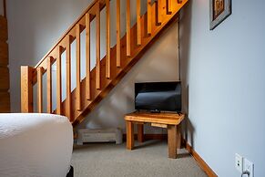 Basecamp Lodge Golden