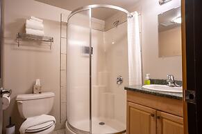 Basecamp Lodge Golden