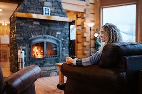 Basecamp Lodge Golden