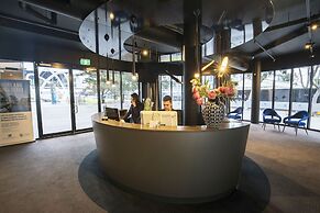 Waterfront Melbourne Apartments