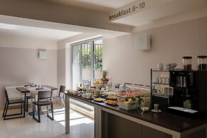 Vialeromadodici Rooms & Apartments