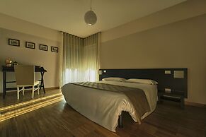 Vialeromadodici Rooms & Apartments