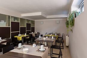 Vialeromadodici Rooms & Apartments