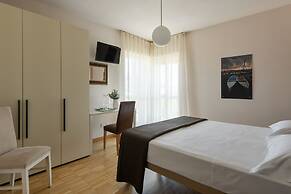 Vialeromadodici Rooms & Apartments