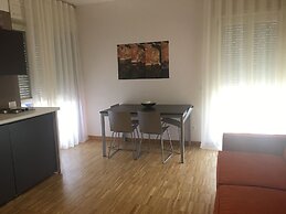 Vialeromadodici Rooms & Apartments