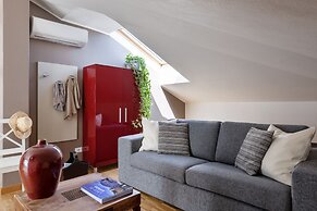 Vialeromadodici Rooms & Apartments