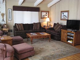 Chateau Sans Nom by Mammoth Reservation Bureau