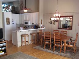 Chateau Sans Nom by Mammoth Reservation Bureau