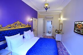 By Murat Crown Hotel