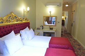 By Murat Crown Hotel