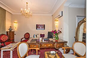 By Murat Crown Hotel