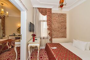 By Murat Crown Hotel