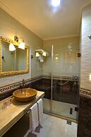 By Murat Crown Hotel