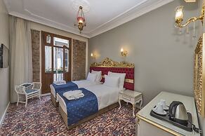 By Murat Crown Hotel