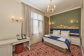 By Murat Crown Hotel