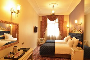 By Murat Crown Hotel