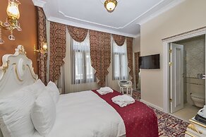 By Murat Crown Hotel