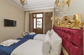 By Murat Crown Hotel