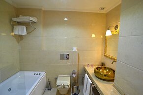 By Murat Crown Hotel