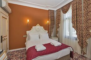 By Murat Crown Hotel