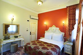 By Murat Crown Hotel