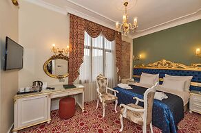 By Murat Crown Hotel