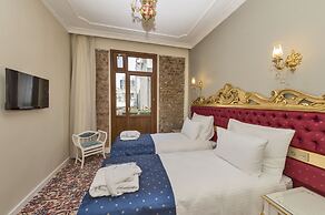 By Murat Crown Hotel