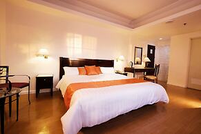 Harbor Town Hotel