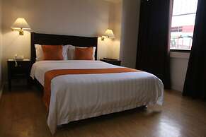 Harbor Town Hotel