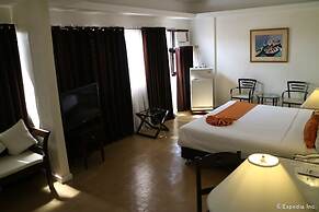 Harbor Town Hotel