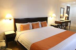 Harbor Town Hotel