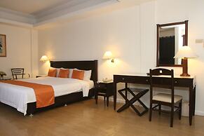 Harbor Town Hotel