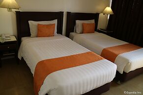 Harbor Town Hotel